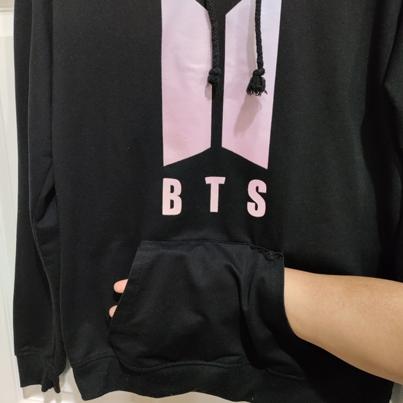 BTS Kpop Boy Band Black Hoodie Pullover Sweatshirt Size Medium Adult - Picture 2 of 6